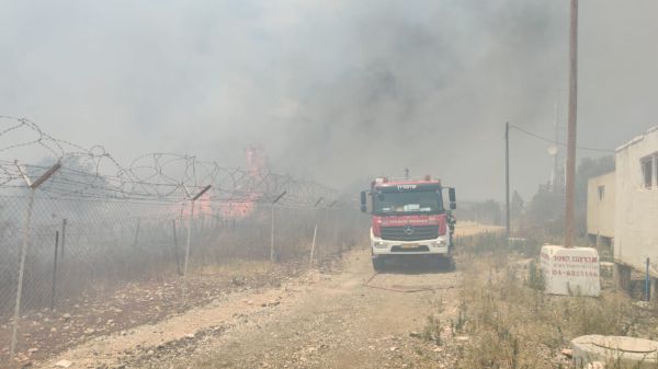 שריפה שהציתו פלסטינים מסכנת את הישוב חרמש