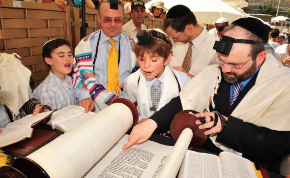 נער חילוני קורא בבר מצווה כדי לשמר את נעימת הזהות