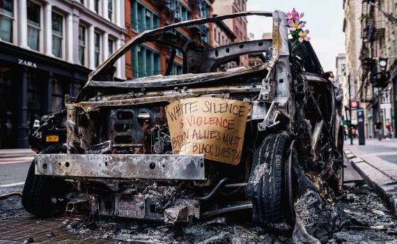 בגלל המהומות: עוצר הוטל הלילה על ניו יורק