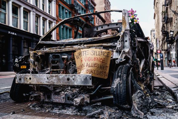 בגלל המהומות: עוצר הוטל הלילה על ניו יורק