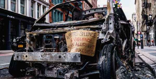 מפתיע: הזמר הסרוג בשיר מרגש על המחאות בארה"ב