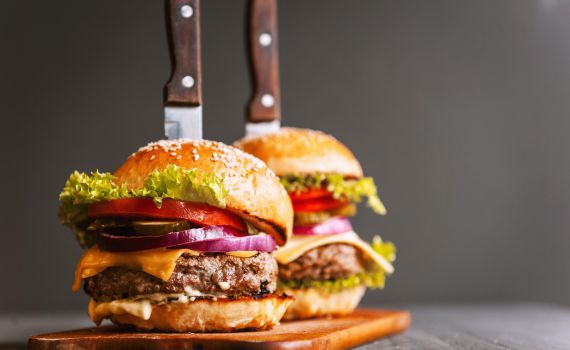 צ'יזבורגר כשר: כך תכינו המבורגר טעים (וצמחוני!)