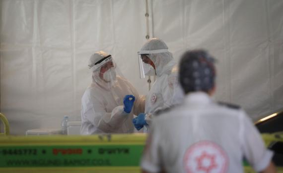 במהלך השבת: מעל 2,000 נדבקו בקורונה, 10 מתו