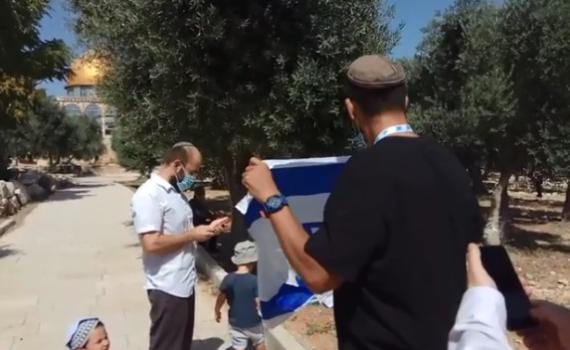 בעיצומו של תשעה באב: דגל ישראל הונף בהר הבית