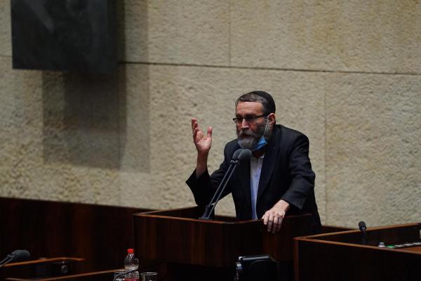 גפני תוקף: "הנדל יושב בלי כיפה, כמו פריץ, שיתבייש"