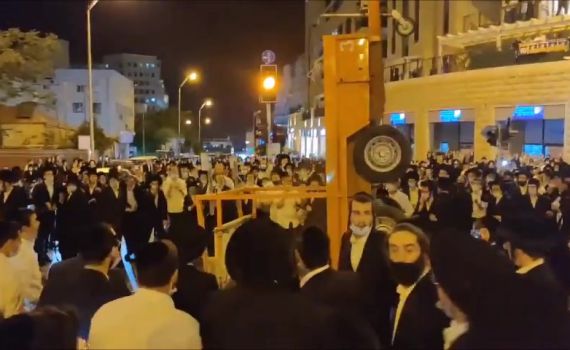 הפגנת החרדים יצאה משליטה, המשטרה מאופקת