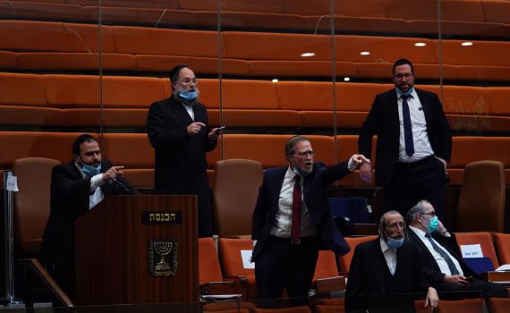 זעם חרדי: נעדרים מהצבעות, מחרימים את גנץ