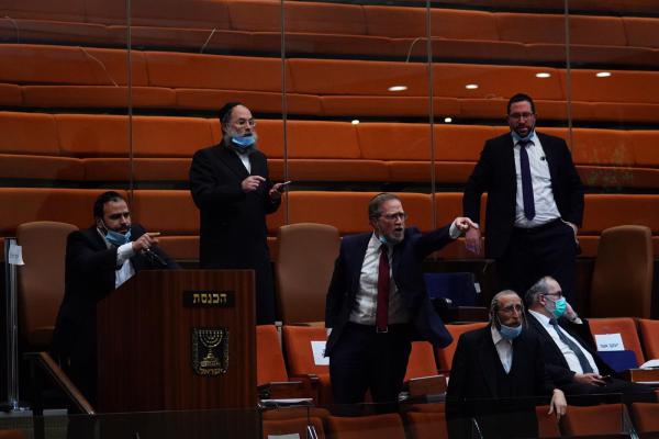 זעם חרדי: נעדרים מהצבעות, מחרימים את גנץ