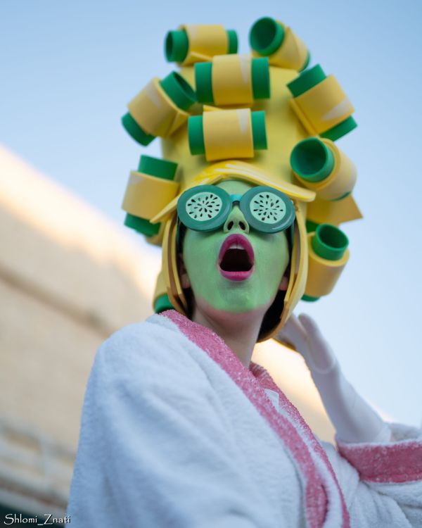 טוויסט בעלילה: מתגייסים למען אמני תיאטרון הרחוב