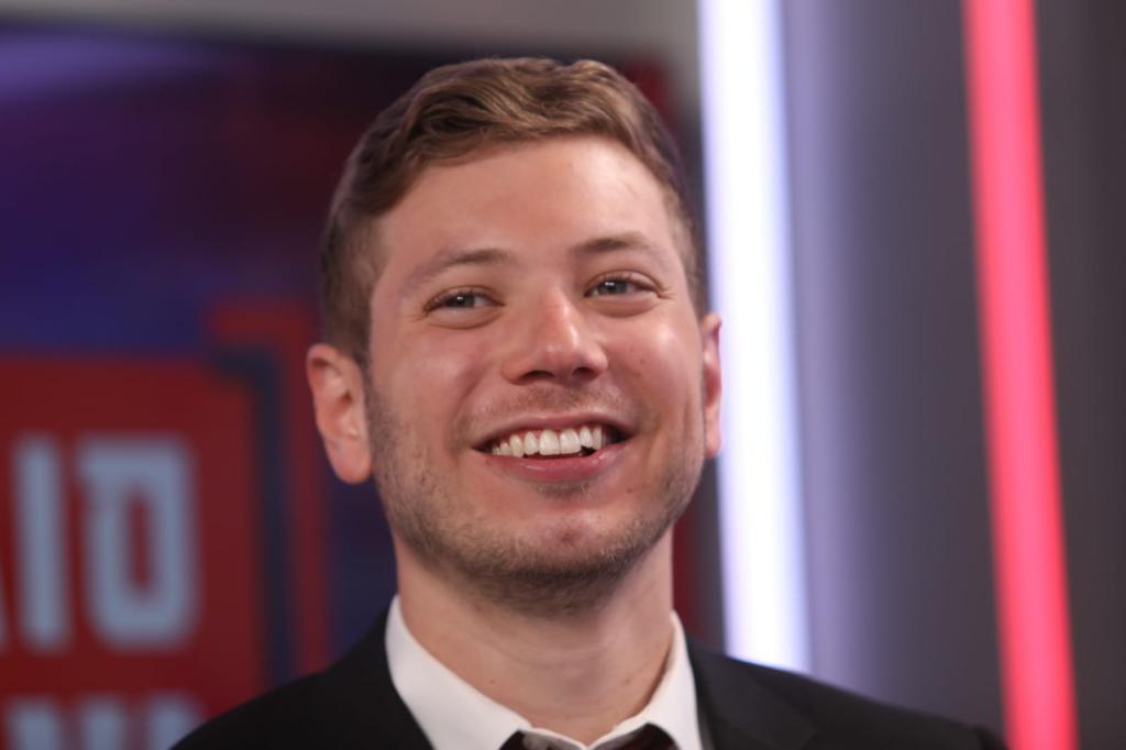 עכשיו זה רשמי: יאיר נתניהו קיבל את התעודה