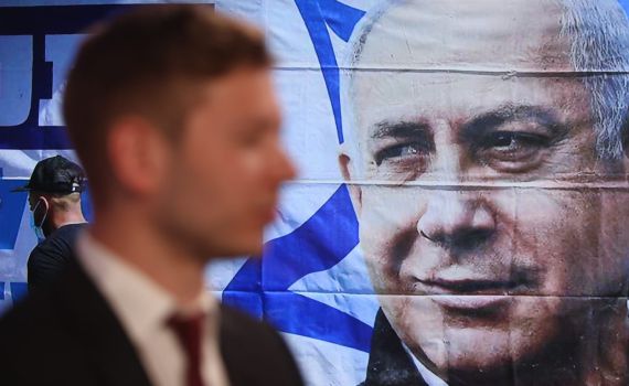 ראש הממשלה ורעייתו דרשו מיאיר לא לצייץ: "גורם נזק"