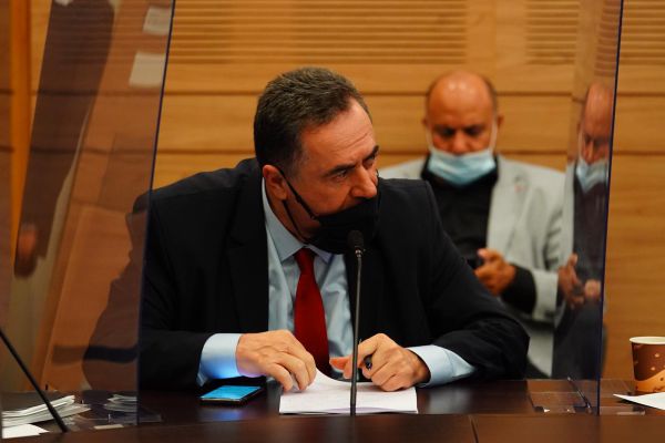 עימות סוער בקבינט: "לא מתווכח איתך, את פקידה"