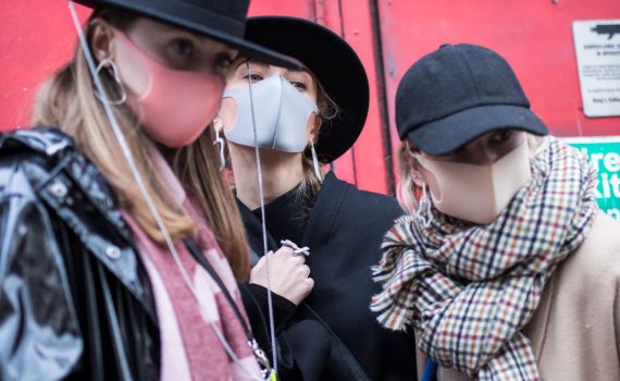 תגובת שרשרת: תמיד שוכחות את המסכה בבית? הנה הפתרון