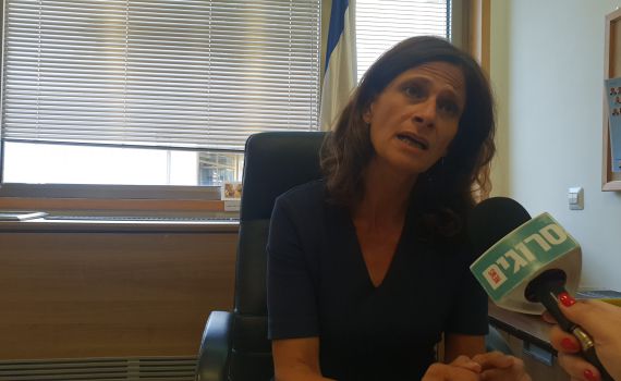 המרד בכחול לבן: ח"כית נוספת נגד דחיית הבחירות