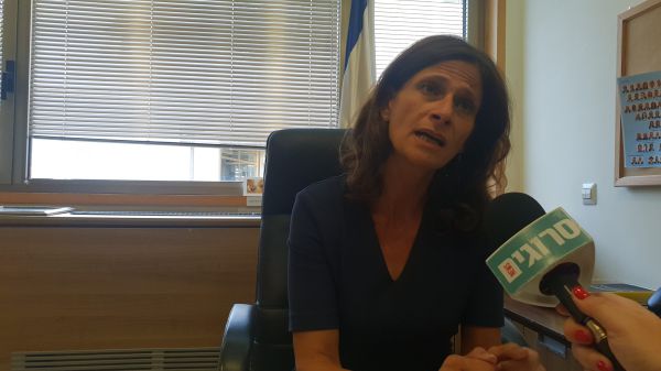 המרד בכחול לבן: ח"כית נוספת נגד דחיית הבחירות