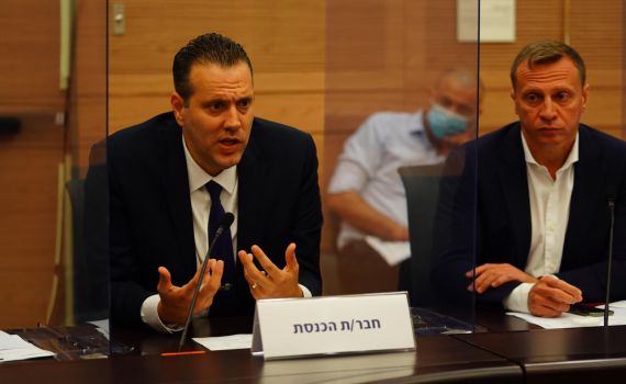 סערה בוועדה המסדרת: "מחטף, זה שוחד פוליטי"