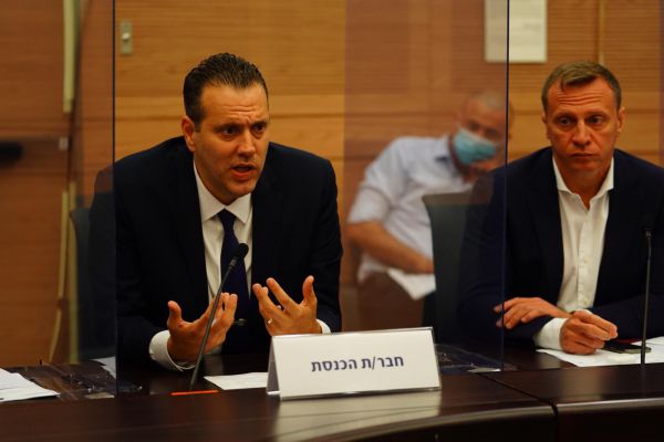 סערה בוועדה המסדרת: "מחטף, זה שוחד פוליטי"