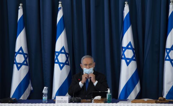 משרד הבריאות לוחץ עוד הגבלות בבית הכנסת ובים