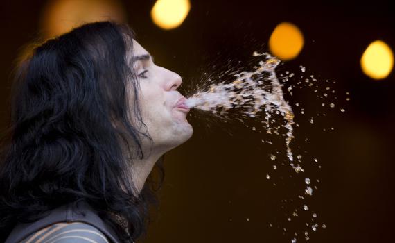 מכת הסלבס: סקאזי ואירה דולפין נדבקו בקורונה