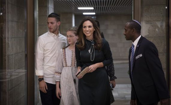 צפו: השרה החרדית עומר ינקלביץ' שוברת שתיקה