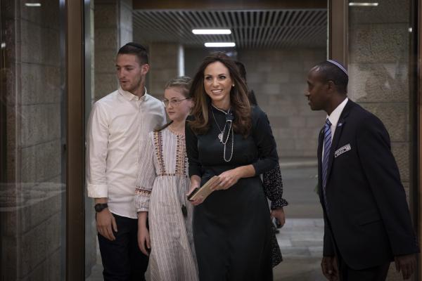 צפו: השרה החרדית עומר ינקלביץ' שוברת שתיקה