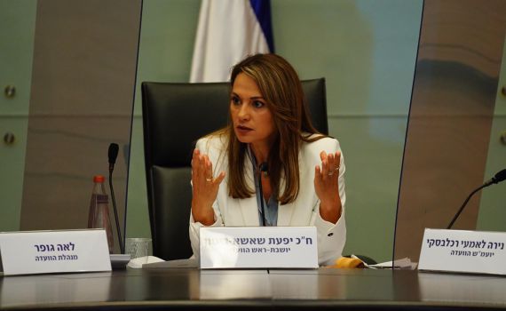 מיקי זוהר: לפתוח בריכות ומסעדות, לסגור חדרי כושר