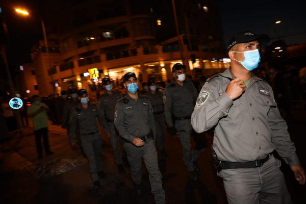 השוטר שהכה באגרוף מפגין חרדי הועבר מתפקידו