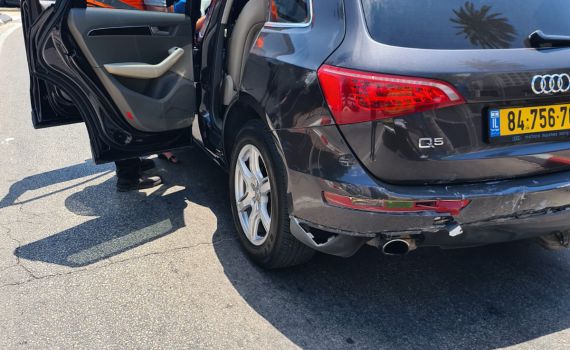 תאונת דרכים בעכו: רכב התנגש בעמוד, 6 פצועים