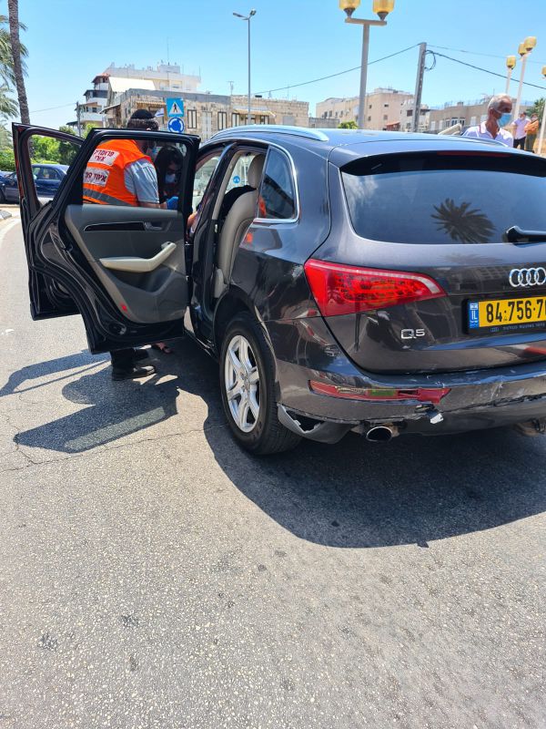 תאונת דרכים בעכו: רכב התנגש בעמוד, 6 פצועים