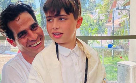 בנו של אביב גפן חגג בר מצווה; ומי עזר עם התפילין?