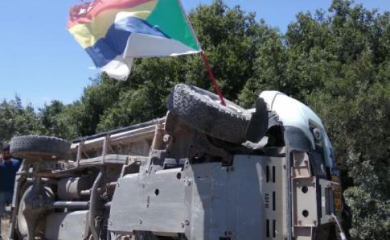 הרכב נהפך והוצת: פקחי רט"ג ניצלו מלינץ'. צפו