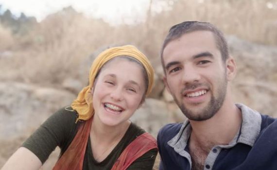 הגיע לבקר את סבו והתחתן עם בת השירות של המחלקה