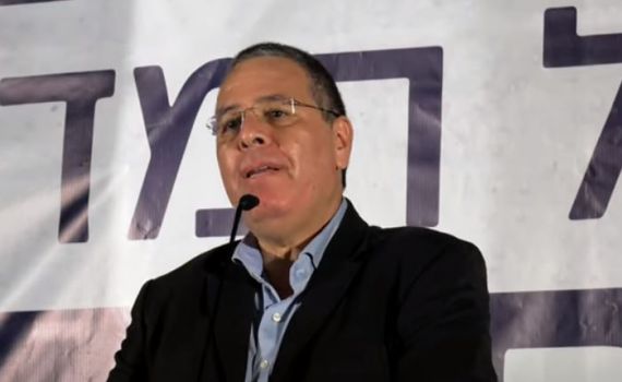 אלי ציפורי למגיש הסרוג: 'ילדון, אין לך בושה?'