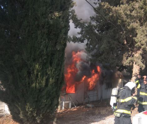 שריפה בשומרון: 3 דירות באבני חפץ עולות באש