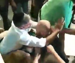 שניים נעצרו על תקיפת בלש משטרה וצוות ערוץ 13