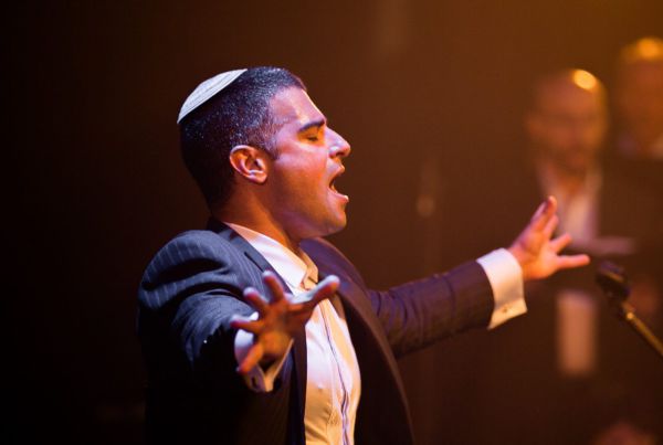 מרגש: שיר תפילה להחזרת הקהל לבתי הכנסת. צפו