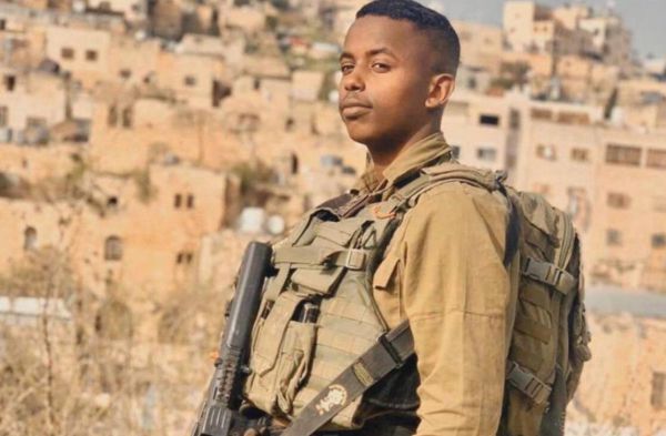 מח"ט גולני העניק תעודת הערכה ללוחם שחילץ ערבי בחברון