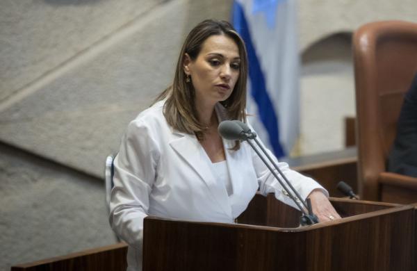 תצטרף לימינה? בנט נפגש עם יפעת שאשא ביטון