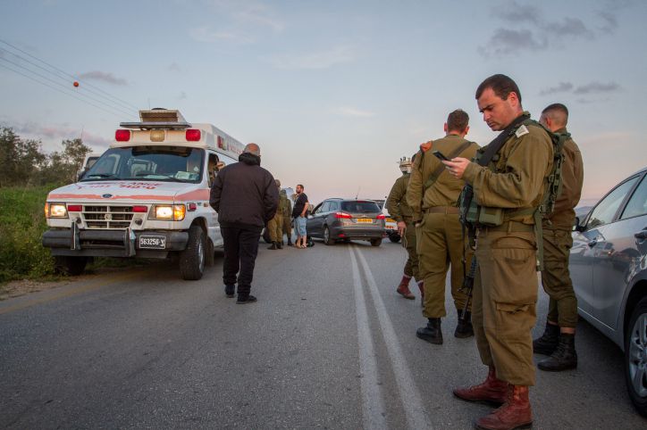 מחבלים שדדו רכב מאם ובתה בכביש בשומרון