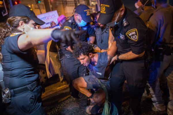 המחאה יצאה משליטה: פצועים, עצורים וונדליזם