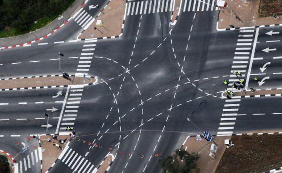 תיעוד קשה: חצתה את הכביש ונהרגה מפגיעת רכב