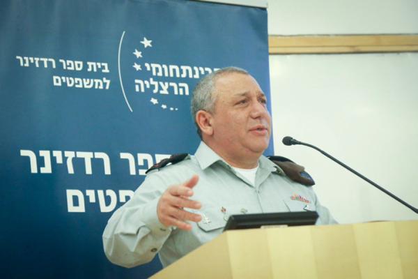 לא רק נפתלי בנט: איזנקוט מחכה לטלפון מנתניהו