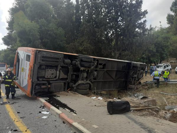 18 פצועים בהתהפכות אוטובוס בצפון