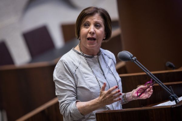 עמית סגל חושף: ההצעה שהוגשה לזהבה גלאון