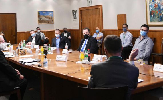 המל"ל המליץ: סגירת בתי כנסת וצמצום התקהלויות ל-10 אנשים