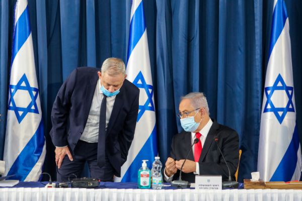 גנץ לנתניהו: עם תרגילים פוליטיים לא הולכים לכספומט
