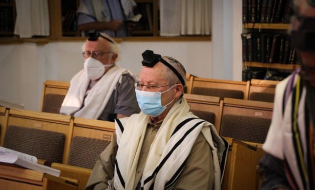  הממשלה קבעה: בתי הכנסת יוגבלו ל-19 מתפללים