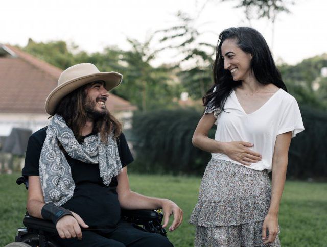 "אין אמת אחת": האמנים שיוצאים נגד המלחמה ברחובות