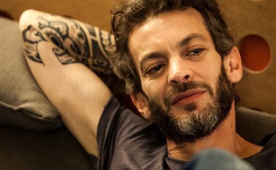 אחרי שנטש הפגנה בבלפור: מוקי יוצא נגד הממשלה