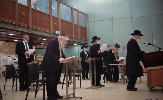 צפו: בכירי הציונות הדתית בתפילה לעצירת הקורונה